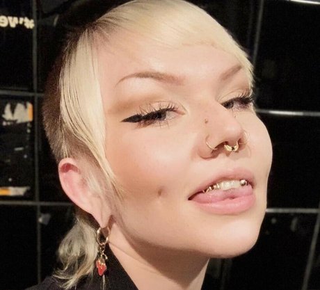 Danni Kancho ポルノモデル 写真