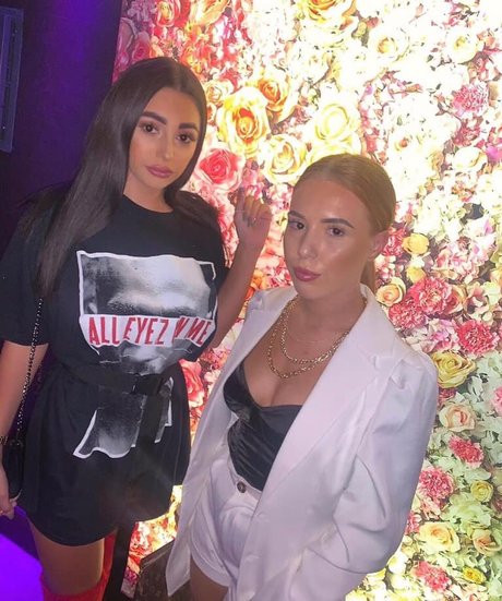 Chloe Reynolds ヌードスター 写真