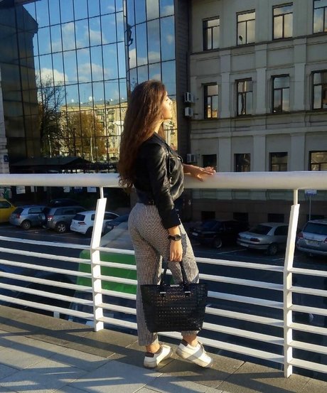 Valeriia Simavonian アート女優 アーカイブ