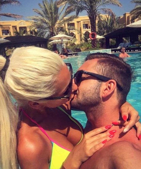 カップルのオンリーファンズ アートヌード ギャラリー