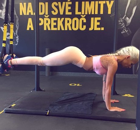 Nikola ihova 美しいスター 画像