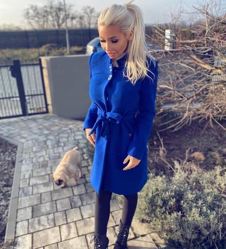 後背位オンリーファンズ 美しいヌード アーカイブ