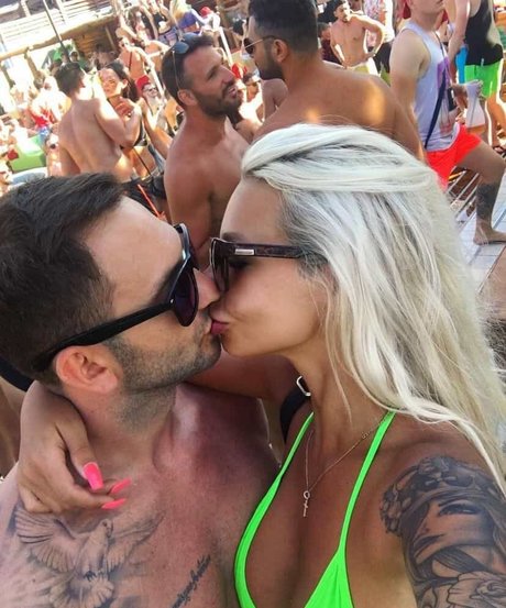 Nikola ihova ポルノスター HD ギャラリー