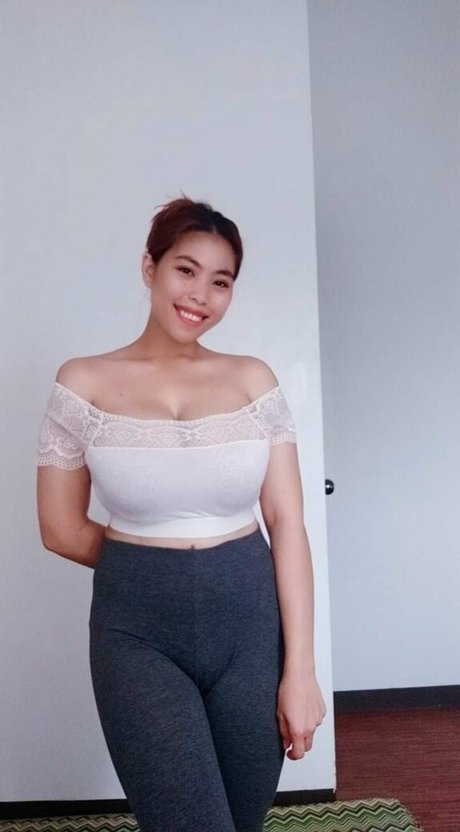 BustyCia ポルノ女優 画像