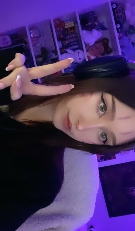 Allykitti エロティックなポルノスター 画像