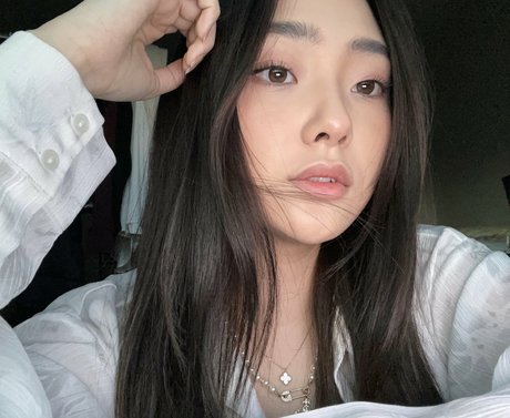 ニューハーフが男とセックスするオンリーファンズ エロチック 画像