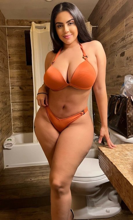 Jessenia Rebecca エロティックモデル ギャラリー