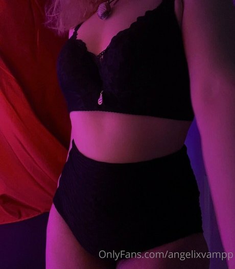 angelixvampp エロティックなモデル 画像