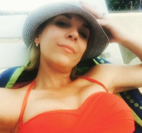 黒髪の熟女オンリーファンズ 素敵 画像