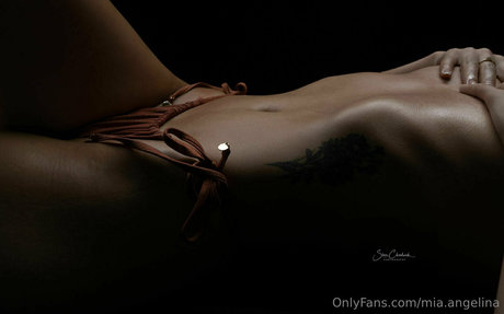 mia angelina 素敵なモデル ギャラリー