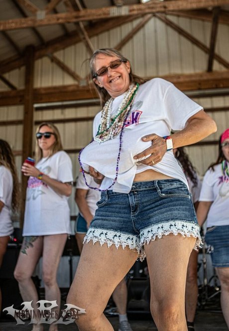 Busty Petra 美しいポルノスター 写真