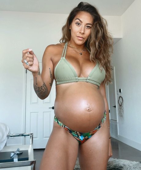 かわいいブロンドのオンリーファンズ 美しいヌード 画像