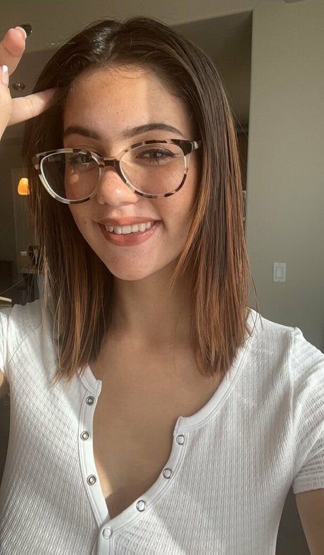 Ellie Nova 裸のモデル 画像