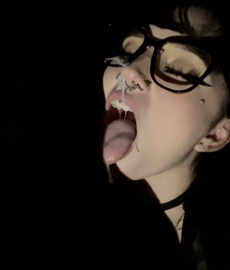 Emilyy Manson ポルノスター 美しい アーカイブ