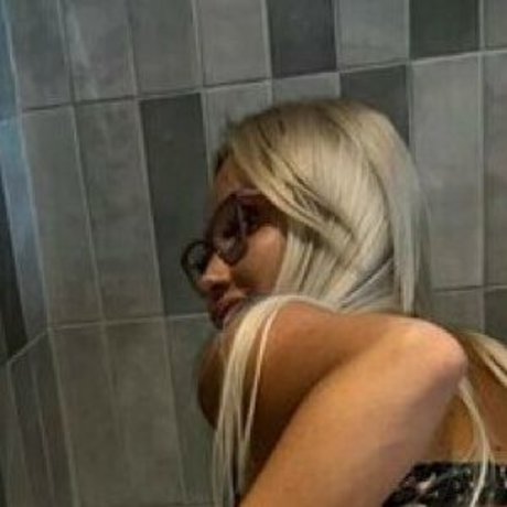 日本の熟女オンリーファンズ アダルト無料 画像