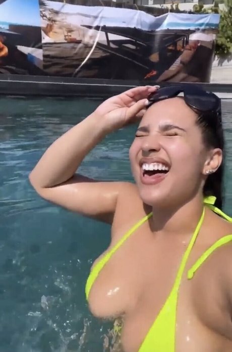 Demetria Obilor プロフィール写真