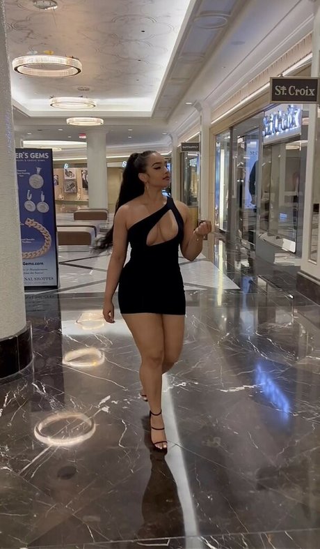 Demetria Obilor ポルノスター エロティック 画像