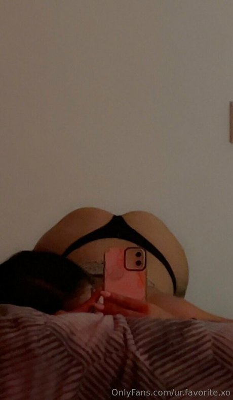 Nizhoni Begaye 裸の女優 写真