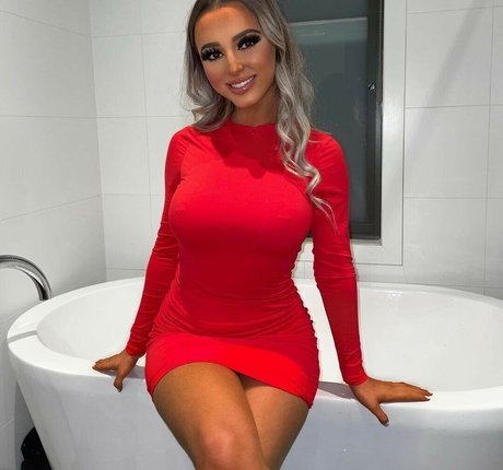 セーリングオンリーファンズ セクシーヌード 写真