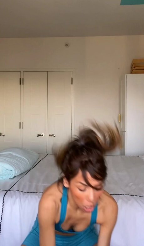 Riri Bichri ポルノスター トップ 写真