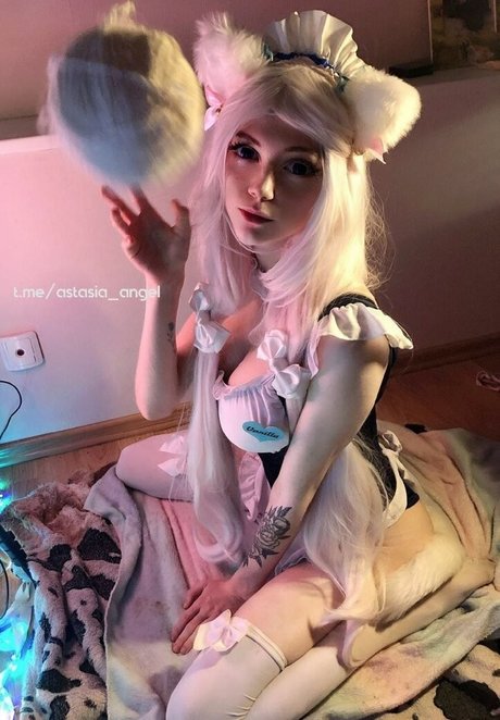 ぽっちゃりブルネットオンリーファンズ ヌード 写真