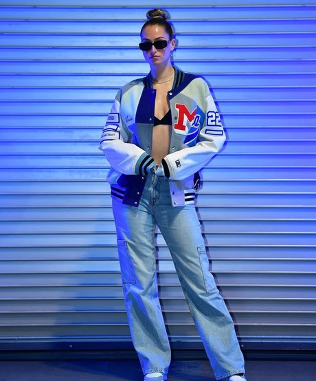 Female Football ヌード女優 写真