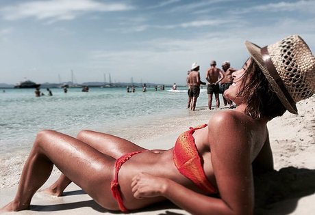 カーリーエボニーオンリーファンズ エロ 画像