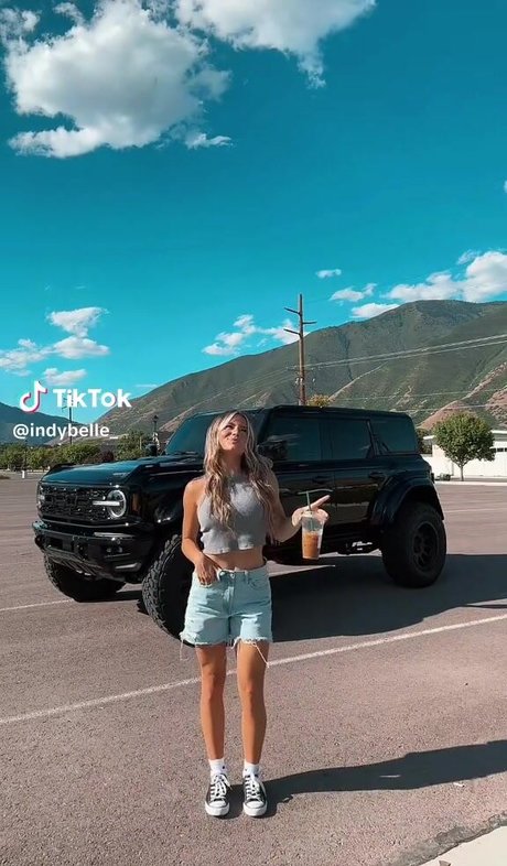 Indy Belle 写真集