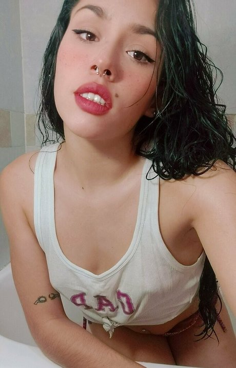 金髪のホットな妻オンリーファンズ セクシー裸 画像