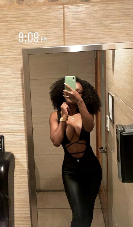 DivyaAdu ホットなスター 画像