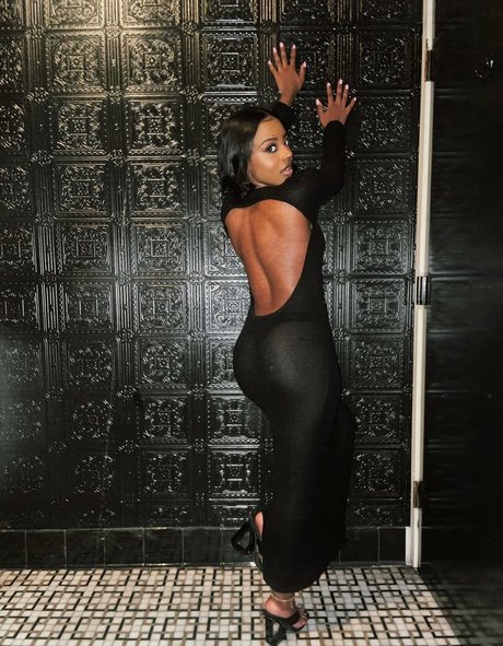 DivyaAdu 完璧な女優 画像