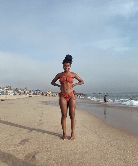 DivyaAdu アートポルノスター 写真