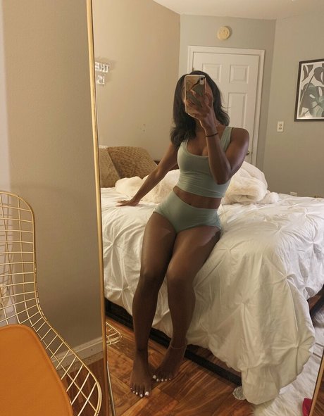 DivyaAdu セクシーなスター 写真