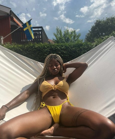 a desuwa__ 独占女優 画像