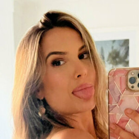 Love Island Millie xxxスター 写真