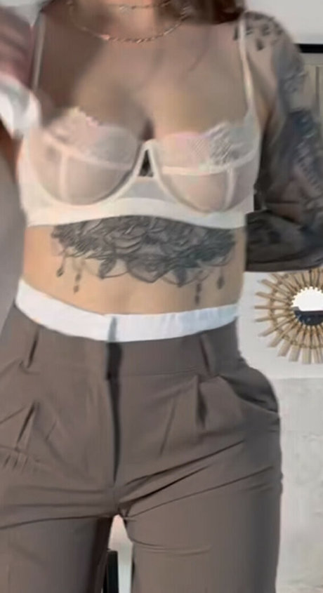 angieberbuer ポルノスター ヌード 写真