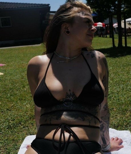 黒檀の指入れオンリーファンズ 美しいヌード 写真