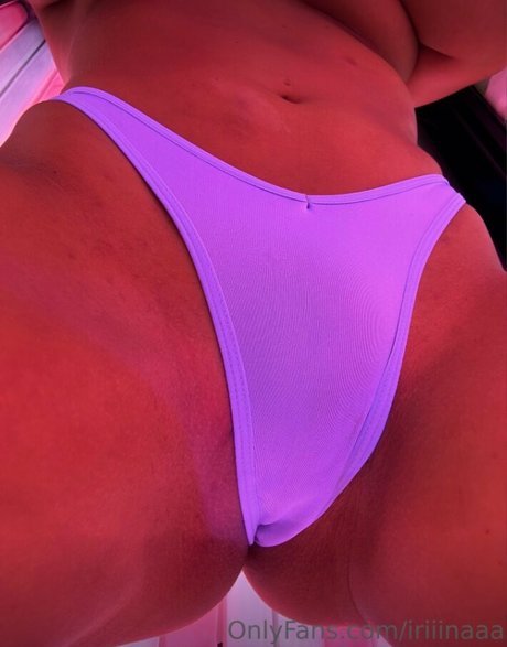 _IRIIINA 裸のポルノスター 写真