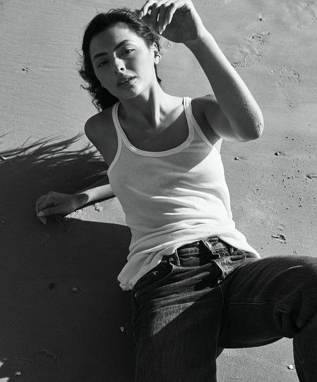 Ofir Korsia 美しいポルノスター 写真