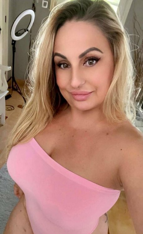 黒髪の熟女オンリーファンズ 美しいポルノ アーカイブ