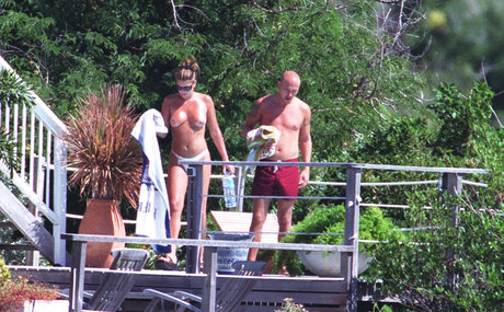 曲線美の女の子オンリーファンズ えろた 画像