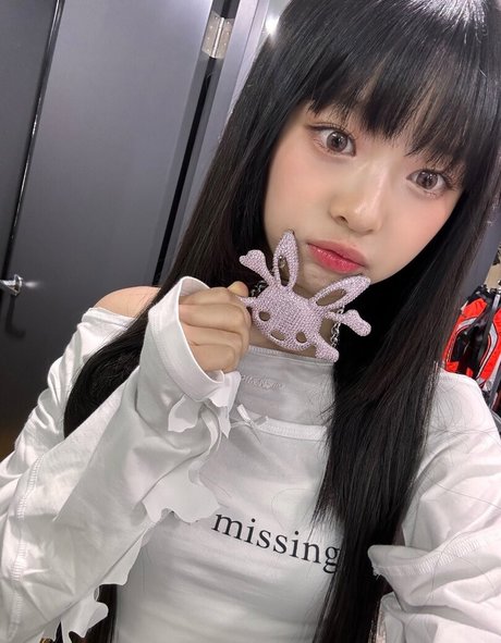 Hanni Pham ヌードスター 写真