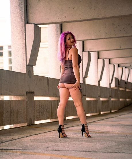 shirley curly_ セクシーモデル 写真