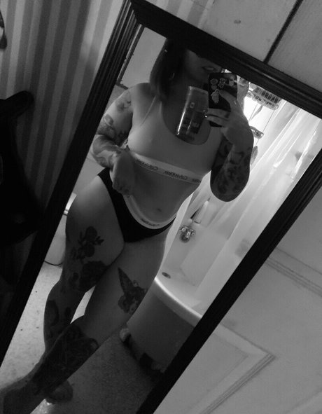 Stepstool Sarah ヌードモデル 写真