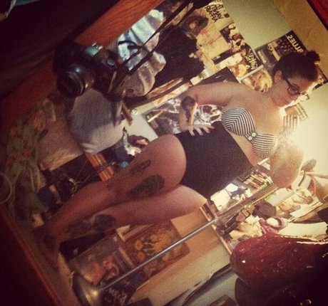 教室オンリーファン エロ 画像