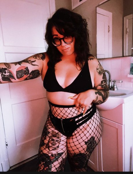 Stepstool Sarah セクシーモデル 写真