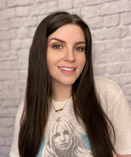 巨尻熟女オンリーファンズ 美しいヌード 写真