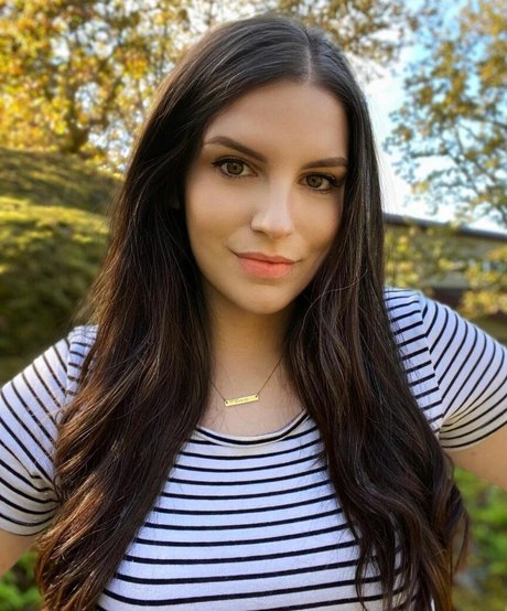 オンリーファンズを崇拝する セクシーヌード 画像