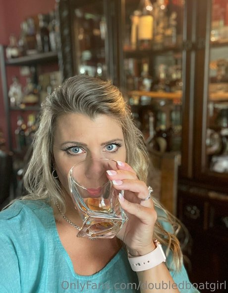 セクシーなブルネットのオンリーファンズ セクシー裸 アーカイブ