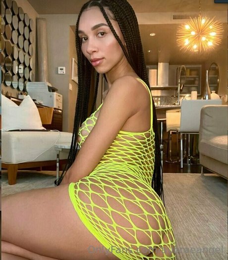 金髪のホットな妻オンリーファンズ エロチック 写真